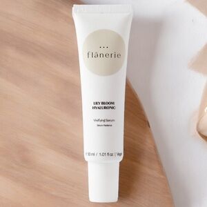 ✨NWT✨ FLANERIE Vivifying Serum ✨FULL SIZE✨HYALURONIC ACID